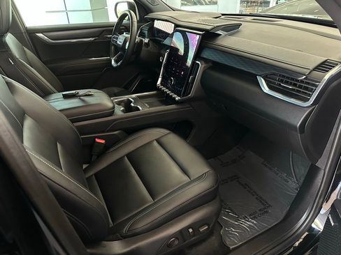 Used 2024 GMC Acadia Elevation FWD image 17