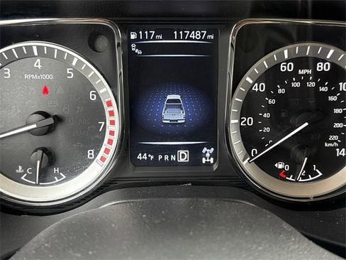 Used 2017 Nissan Titan SL image 30