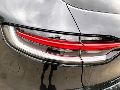 Used 2022 Porsche Macan image 27