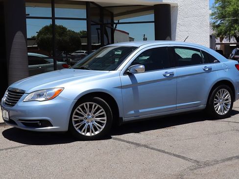 Used 2013 Chrysler 200 Limited FWD image 3
