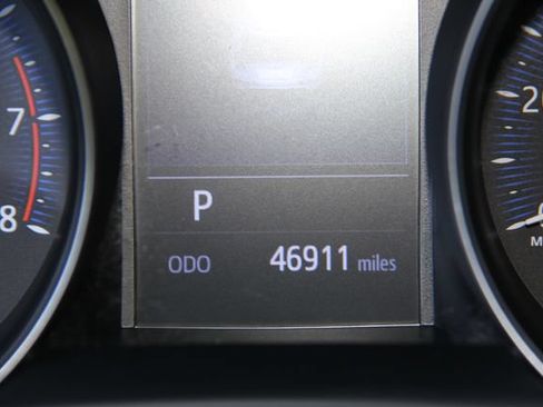 Used 2020 Toyota C-HR LE FWD image 25