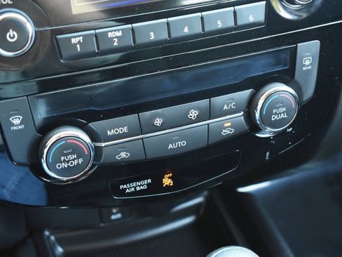 Used 2015 Nissan Rogue SV AWD/4WD image 23