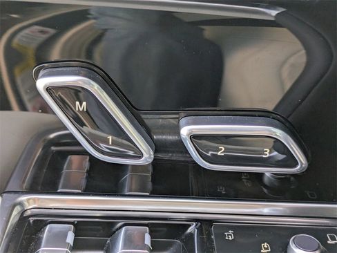 Used 2025 Land Rover Range Rover Long Wheelbase Autobiography image 21