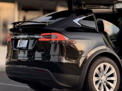 Used 2017 Tesla Model X 75D image 9