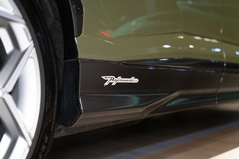 Used 2023 Lamborghini Urus Performante AWD/4WD image 42
