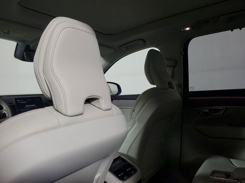 Used 2025 Volvo XC90 T8 Ultra image 17