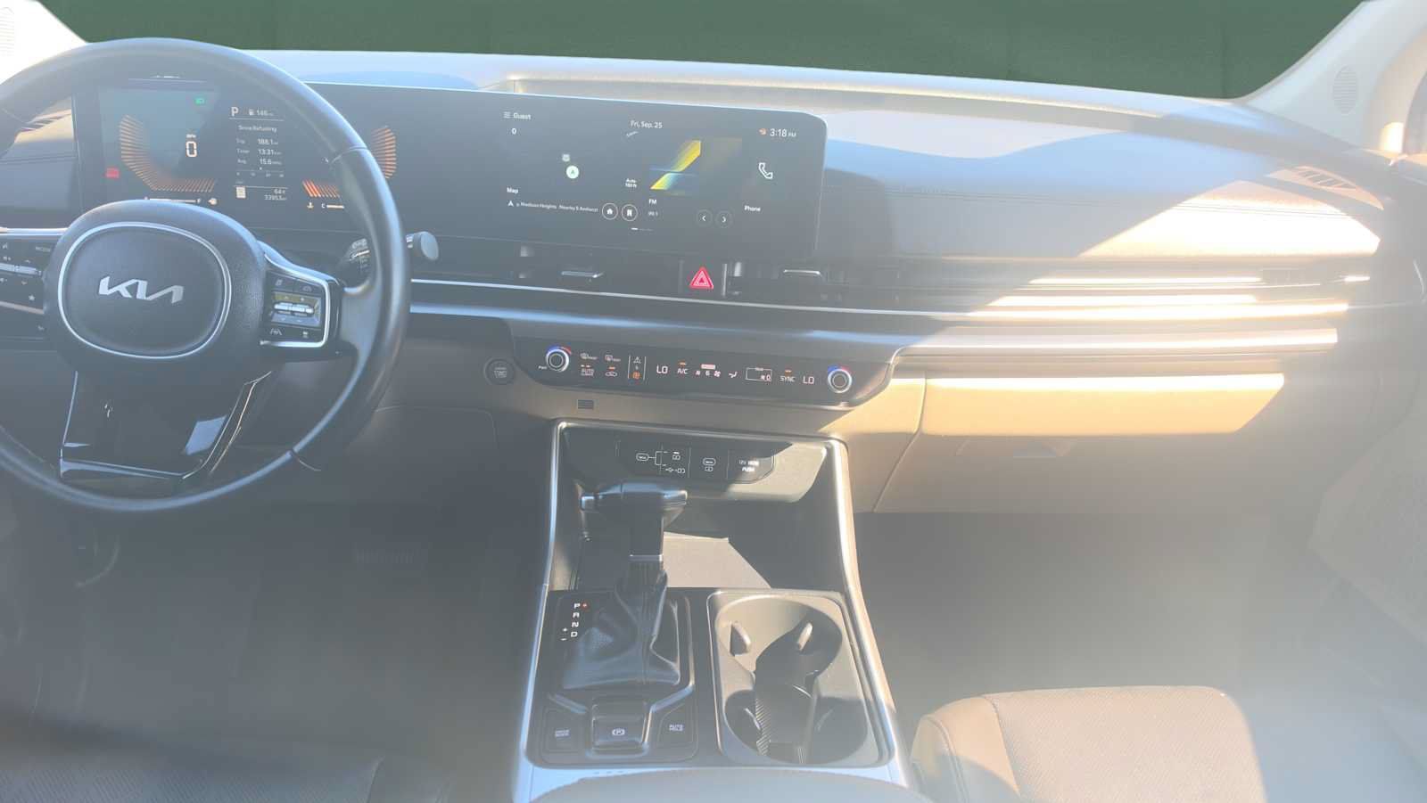 Used 2025 Kia Carnival FWD image 17