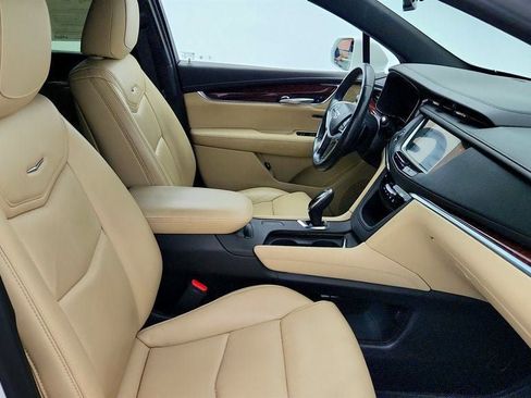 Used 2019 Cadillac XT5 Luxury FWD image 25