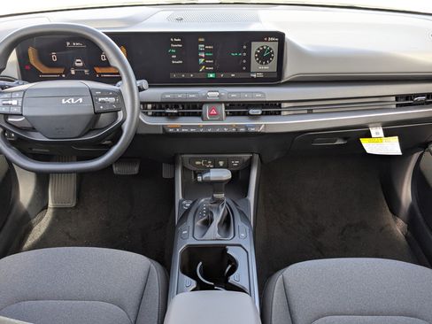 New 2025 Kia K4 LX image 17