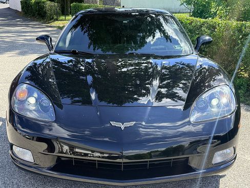 Used 2005 Chevrolet Corvette Coupe w/ Preferred Equipment Group RWD image 10