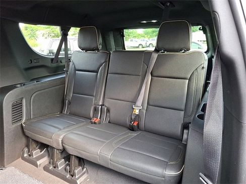 Used 2023 GMC Yukon XL SLT image 11