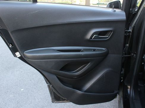 Used 2021 Chevrolet Trax LS w/ Tint and Cruise Package FWD image 21