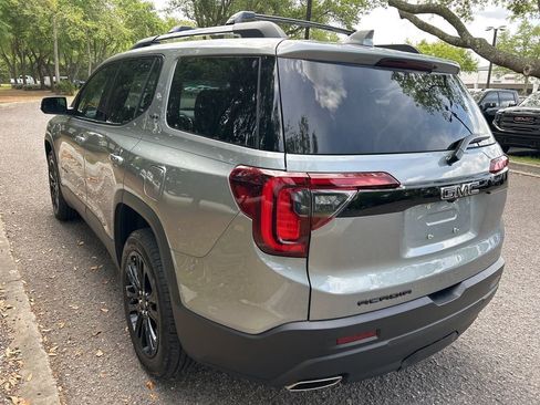 Used 2023 GMC Acadia SLT w/ Elevation Edition image 9