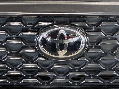 Used 2023 Toyota Corolla Cross L AWD/4WD image 8