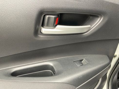 Used 2021 Toyota Corolla LE FWD image 12