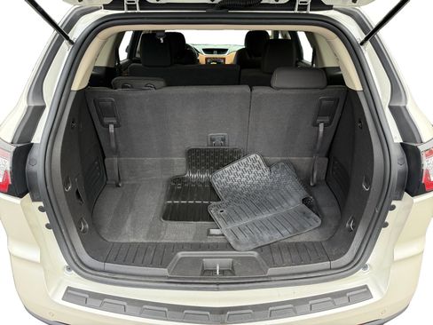 Used 2013 Chevrolet Traverse LT image 17