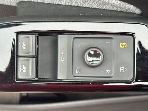 Used 2023 Volkswagen ID.4 Pro image 12