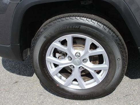 Used 2022 Jeep Grand Cherokee Limited image 37