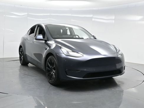 Used 2021 Tesla Model Y Long Range image 55