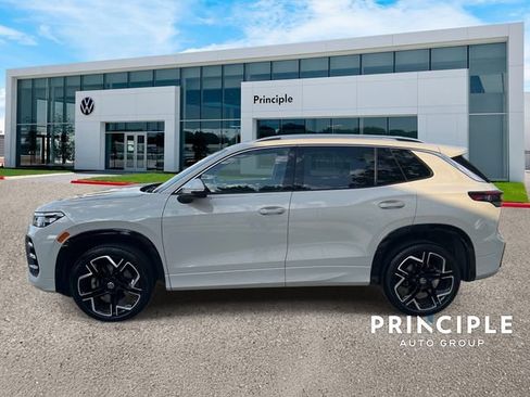 Used 2026 Volkswagen Tiguan SEL R-Line AWD/4WD image 6