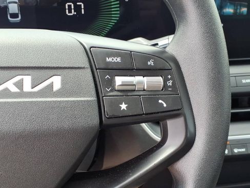 Used 2025 Kia K4 FWD image 17