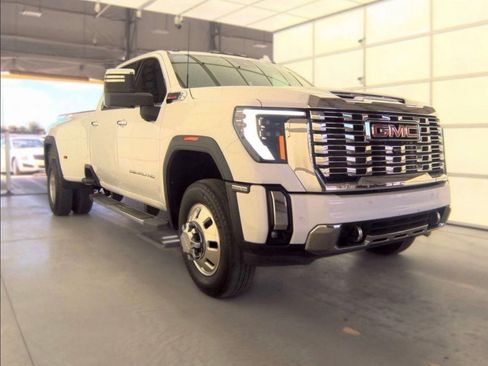 Used 2024 GMC Sierra 3500 Denali w/ Denali Reserve Package AWD/4WD image 3
