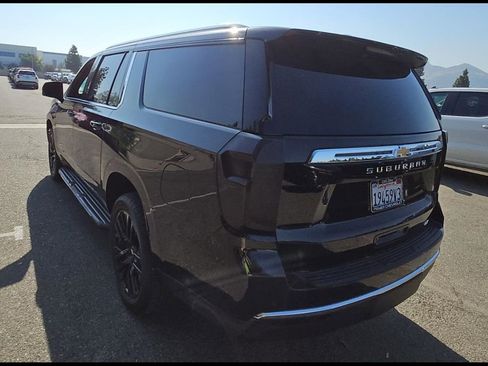 Used 2023 Chevrolet Suburban LT w/ Luxury Package RWD image 5