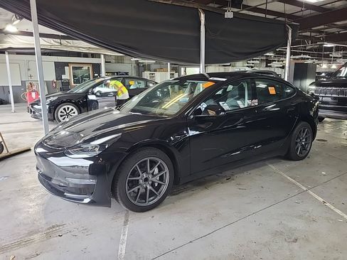 Used 2023 Tesla Model 3 Standard Range RWD image 1
