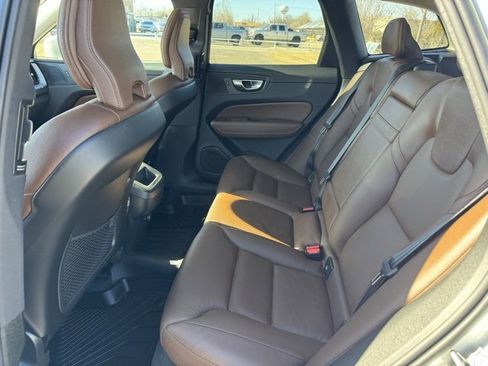 Used 2020 Volvo XC60 T5 Momentum w/ Protection Package image 14