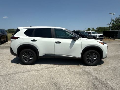 Used 2023 Nissan Rogue S AWD/4WD image 6