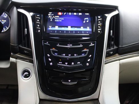 Used 2019 Cadillac Escalade Luxury image 46