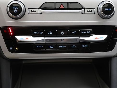 Used 2023 Ford Explorer XLT w/ Equipment Group 202A AWD/4WD image 23