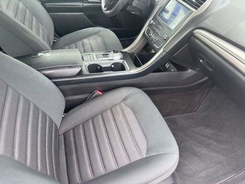Used 2019 Ford Fusion SE FWD image 39