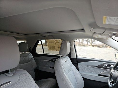 Used 2025 Ford Explorer Platinum w/ LUX Leather Package image 13