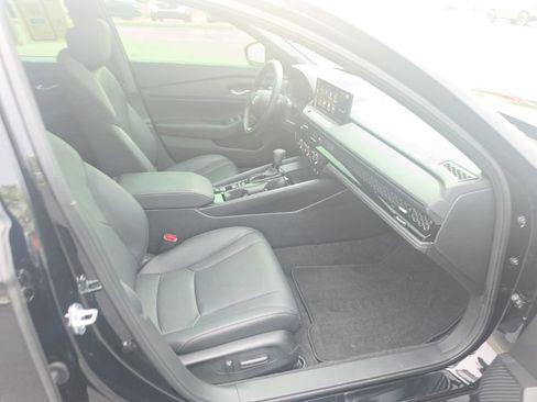 Used 2025 Honda Accord Sport image 32