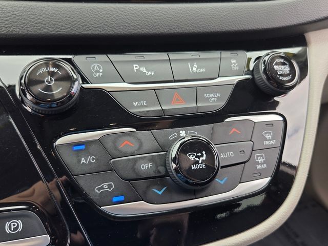 Used 2024 Chrysler Pacifica Touring-L FWD image 23