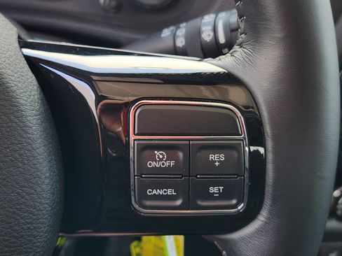 Used 2017 Jeep Wrangler Unlimited Sahara AWD/4WD image 28