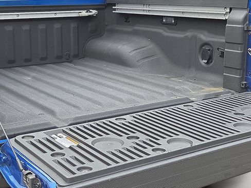 Used 2024 Nissan Frontier SV w/ SV Convenience Package RWD image 9