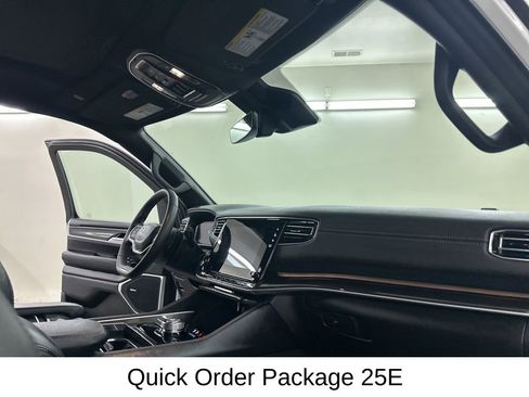 Used 2023 Jeep Wagoneer 4WD w/ Premium Group I image 17