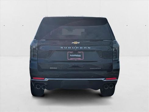 New 2025 Chevrolet Suburban Premier image 7