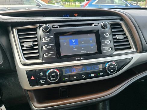 Used 2014 Toyota Highlander Plus FWD image 17