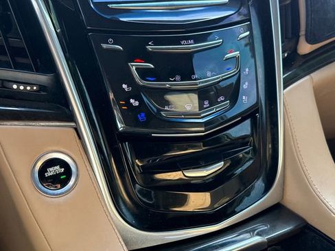 Used 2018 Cadillac Escalade ESV Platinum AWD/4WD image 28