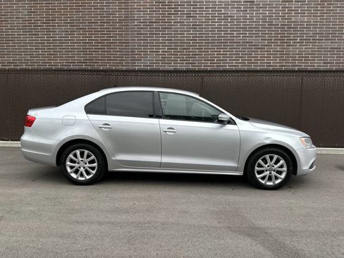 Used 2011 Volkswagen Jetta SE image 5