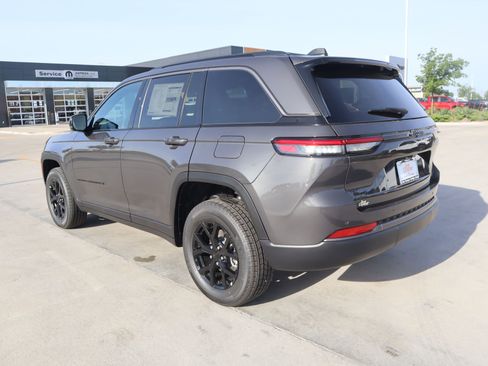 New 2026 Jeep Grand Cherokee Altitude AWD/4WD image 24