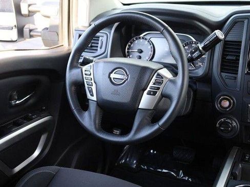 Used 2024 Nissan Titan SV w/ SV Convenience Package AWD/4WD image 22