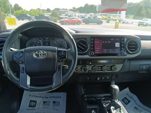 Used 2021 Toyota Tacoma TRD Off-Road AWD/4WD image 26