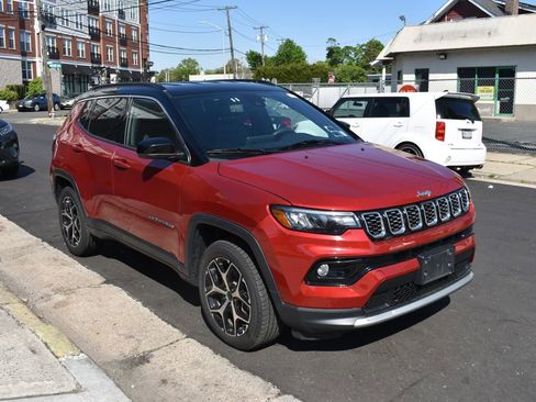 Used 2025 Jeep Compass Limited AWD/4WD image 4