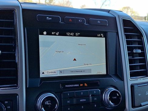 Certified 2019 Ford F150 Lariat w/ Equipment Group 502A Luxury image 18