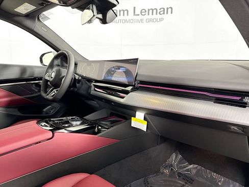 Used 2025 BMW 530i xDrive 530i xDrive w/ M Sport Package image 31