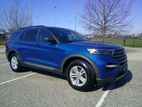 Used 2020 Ford Explorer XLT w/ Equipment Group 202A image 6